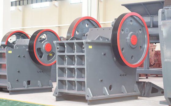 Pedido personalizado rochas granito mármore mandíbula triturador de pedra com conveyor