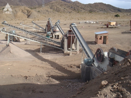 Pedido personalizado rochas granito mármore mandíbula triturador de pedra com conveyor