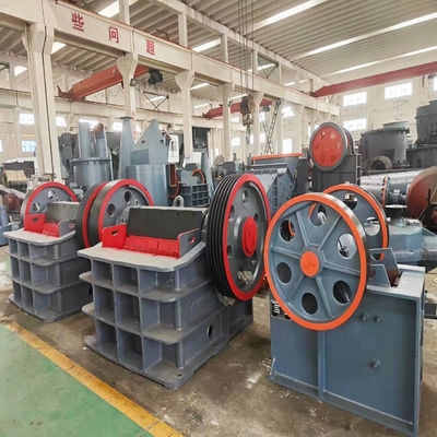 Agregado 50-200tph Stone Jaw Crusher com tela vibrante e tamanho de entrada 210-1020mm