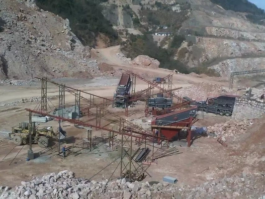 Potência do motor 55-75kw Estação de triturador de mandíbulas para calcário concreto triturador de granito basalto