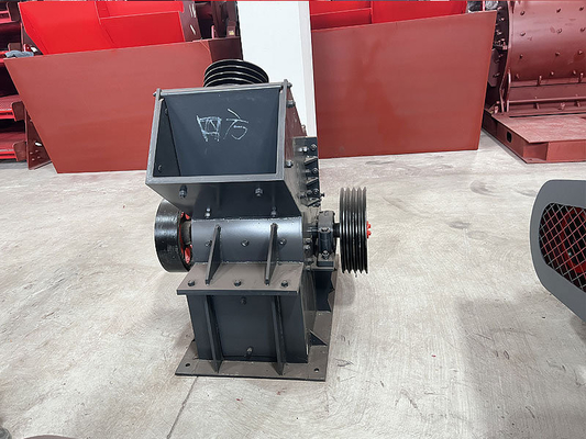 PC400*300 Máquina de esmagamento de martelos para instalações de esmagamento de minério e de minas sob orientação técnica